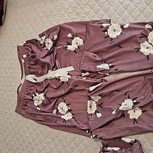 #189 Ladies XL pajamas - Picture 3 of 3